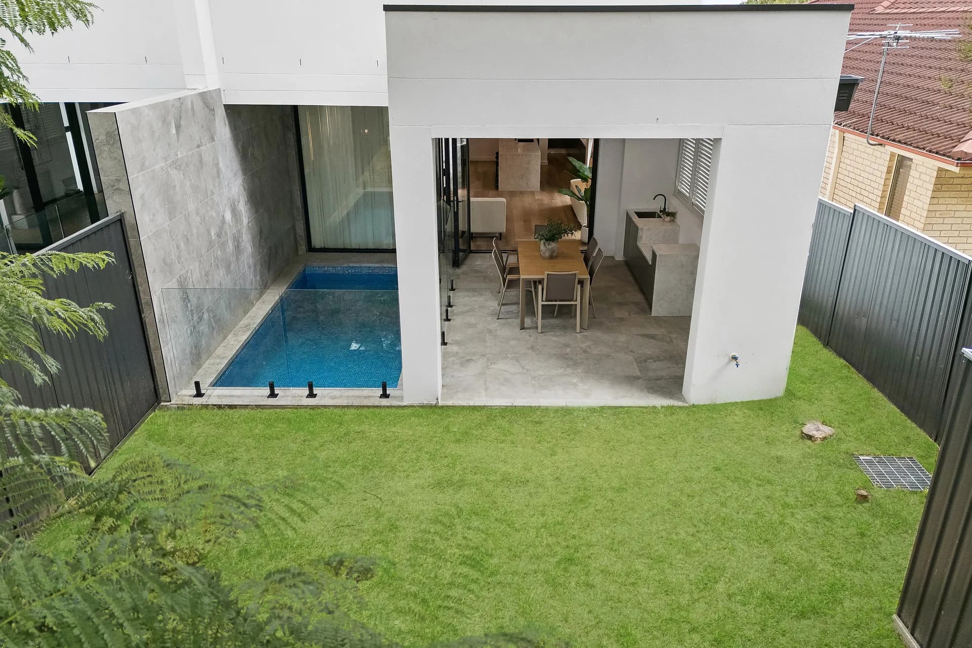 Custom swimming pool construction Sydney, pool builders NSW